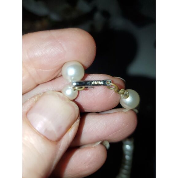 A Vintage Japan Faux Pearl Necklace Classic Timeless Elegant Costume Jewelry - Picture 7 of 7
